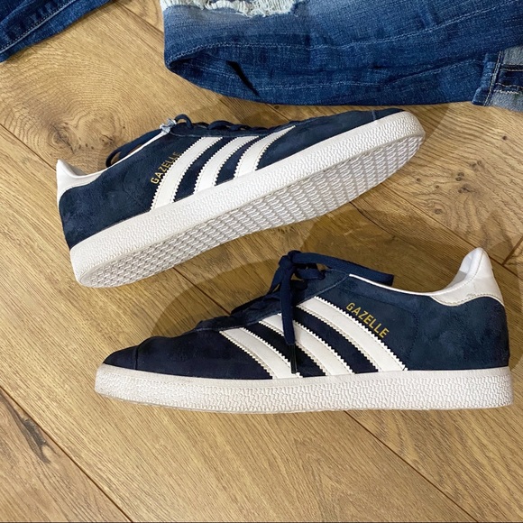 adidas originals gazelle trainers in blush